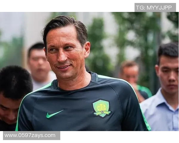 宫磊：从中国足球明星到教练之路的传奇蜕变与启示